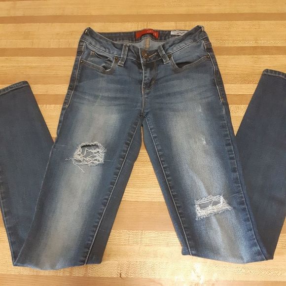 Medium Rise Curvy Skinny Guess Jeans - Picture 5 of 10